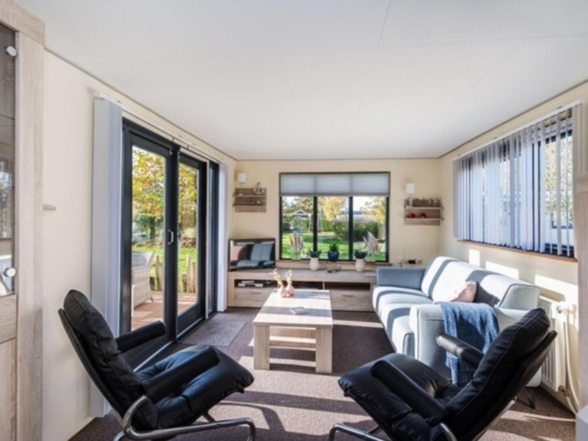 Fantastic Villa In Ooltgensplaat With Jetty מראה חיצוני תמונה