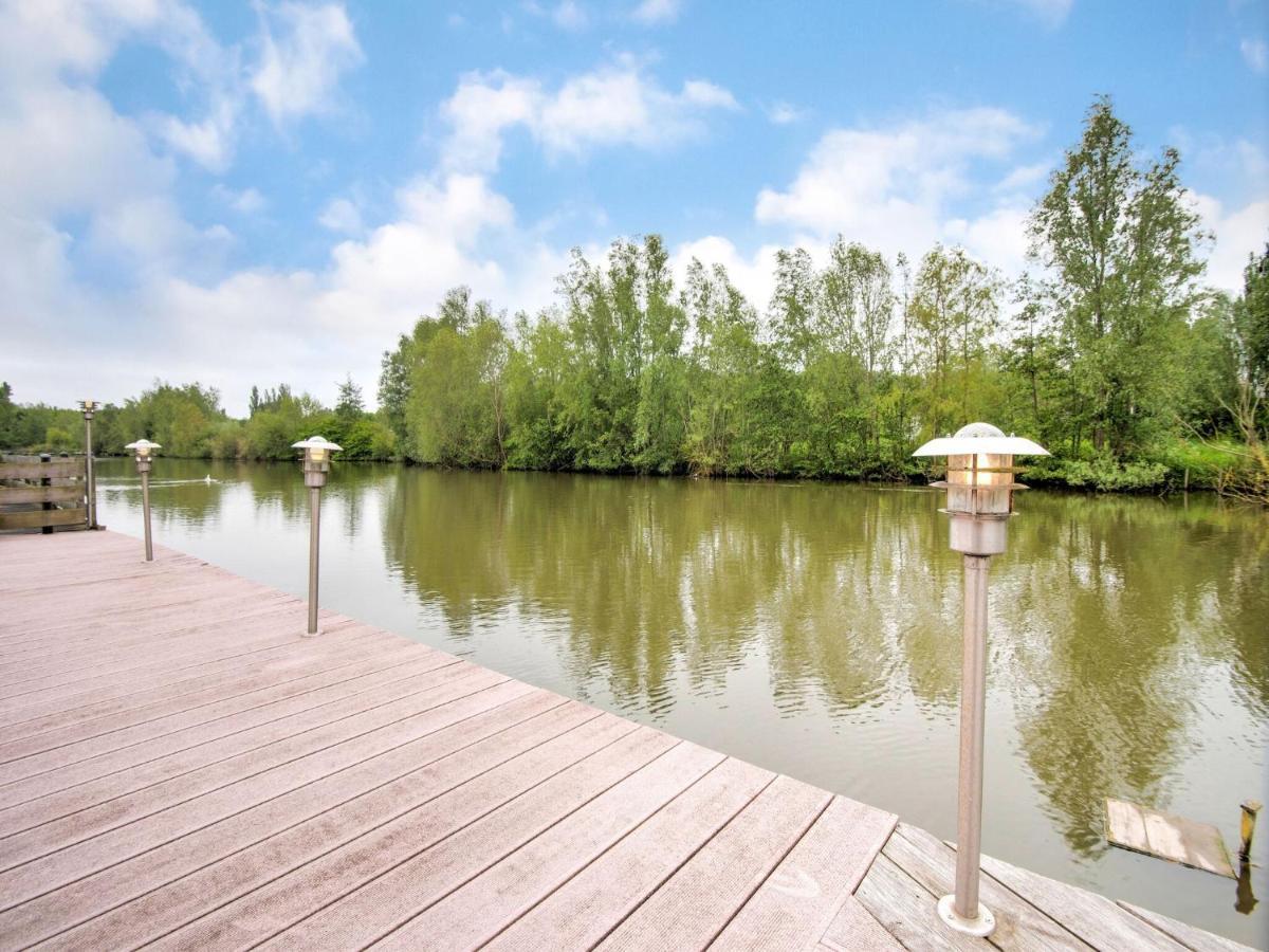 Fantastic Villa In Ooltgensplaat With Jetty מראה חיצוני תמונה