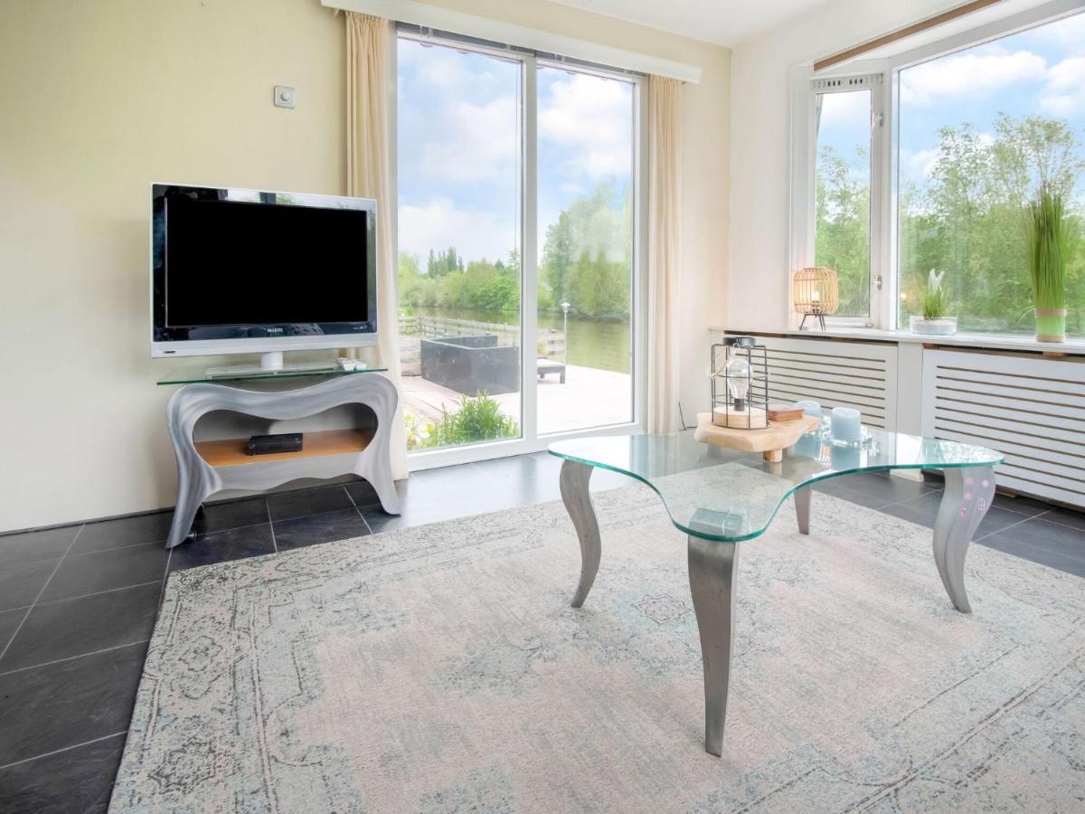 Fantastic Villa In Ooltgensplaat With Jetty מראה חיצוני תמונה