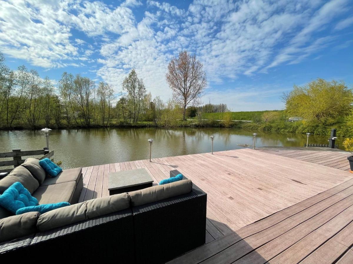 Fantastic Villa In Ooltgensplaat With Jetty מראה חיצוני תמונה